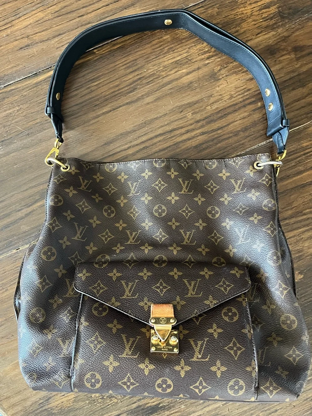 Louis Vuitton Metis Hobo in Monogram Canvas